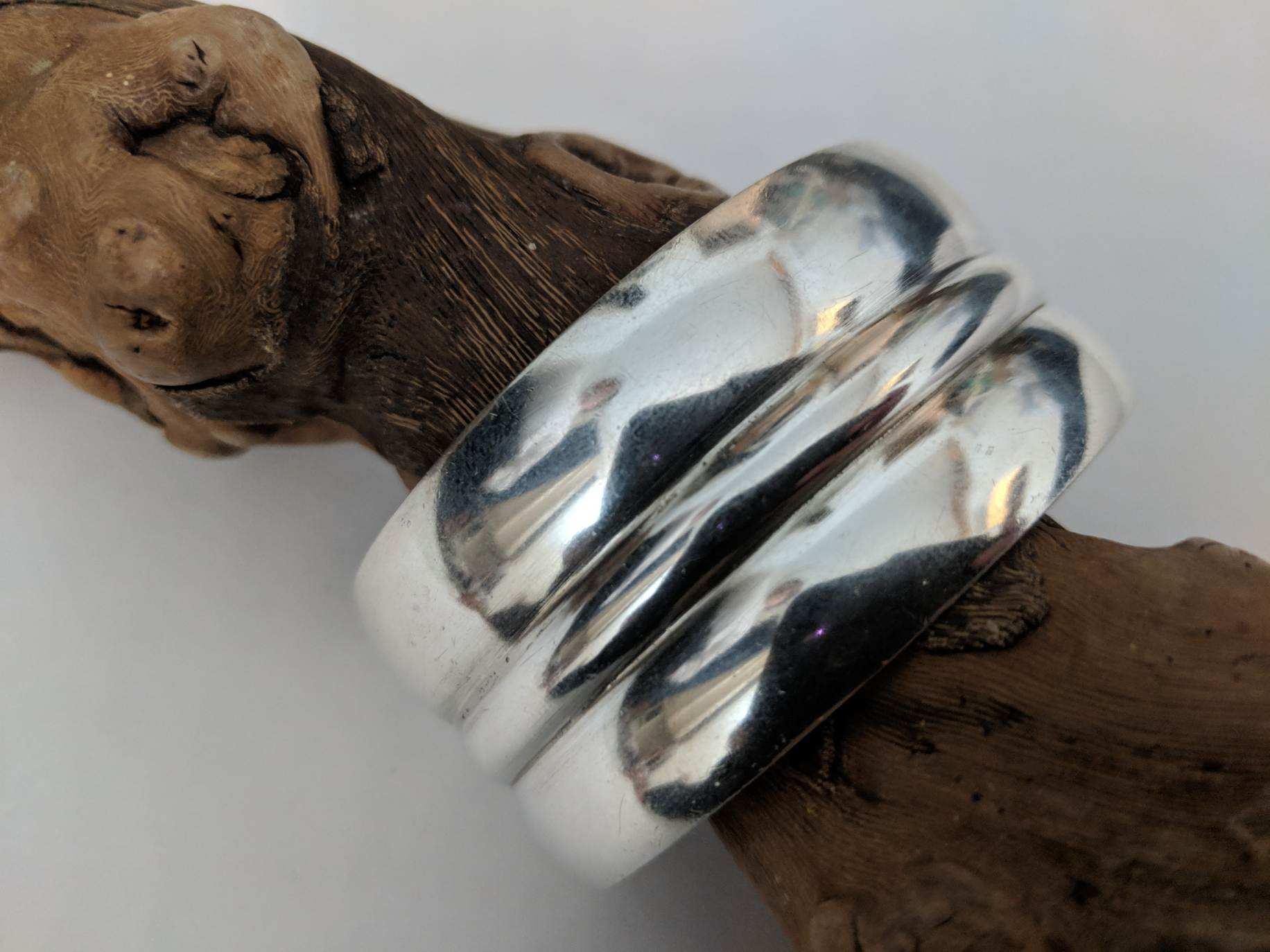 Broad polished cuff with a raised central ridge