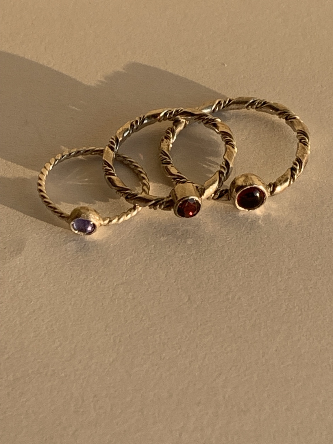 Twisted bands with small colorful stones